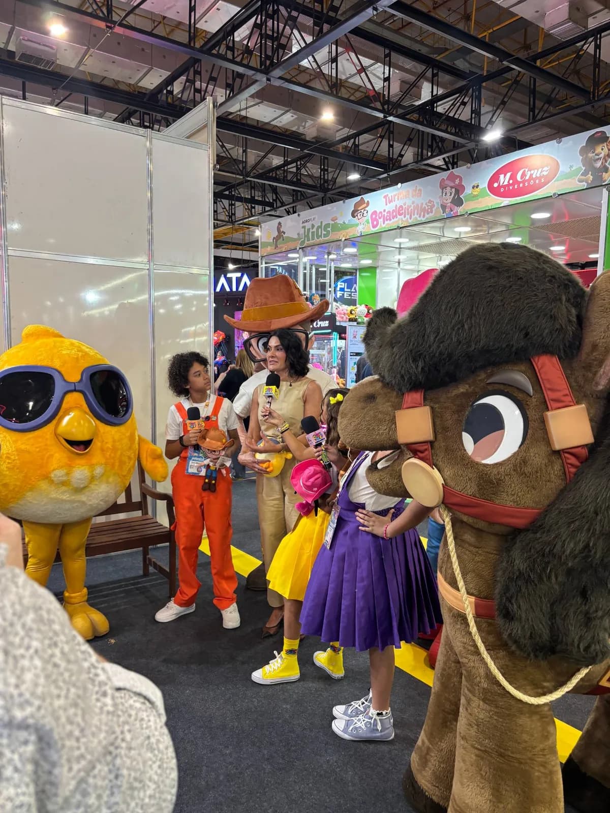 Show com as mascotes do Pierre, do Pereirinha e do cavalo Blake na ABRIN 2026